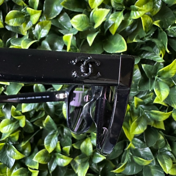 CHANEL Black Sunglasses - Picture 2 of 8